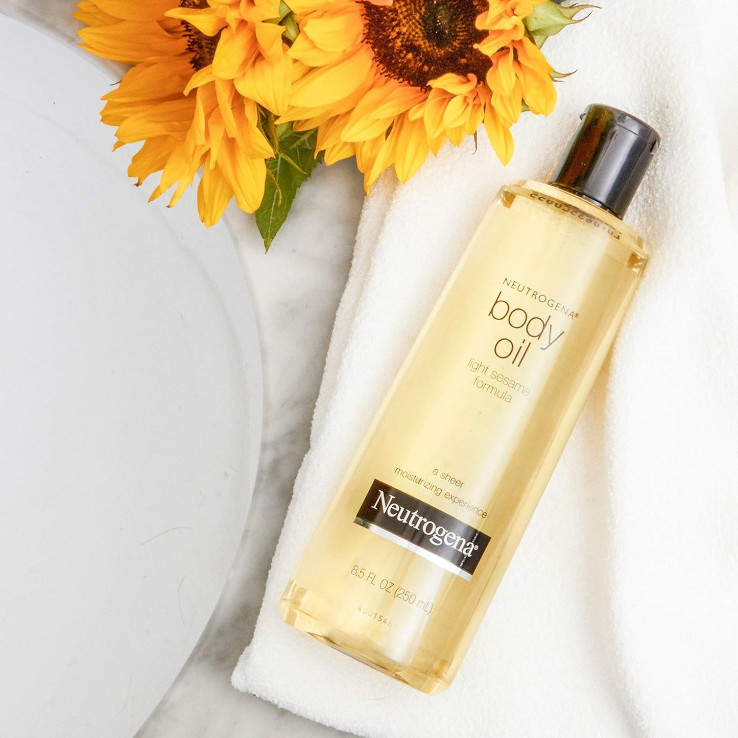 Neutrogena Body Oil Light Sesame Formula, Dry Skin Moisturizer & Hydrating Body Massage Oil, for Radiant & Healthy Looking Glow, Nourishing Bath Oil for Sheer Moisture, 8.5 fl. oz